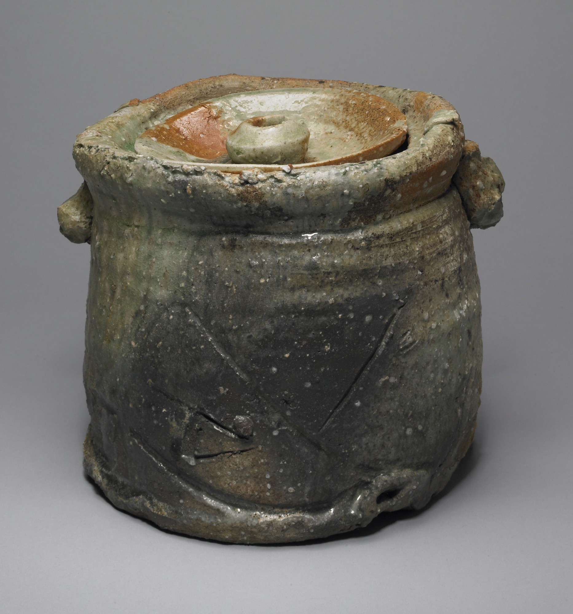 Container for fresh water (mizusashi) (2008-29 a-b)