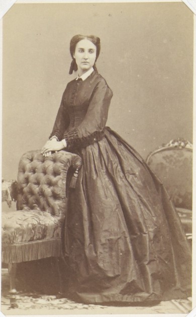 Carte-de-visite, one of group of 26 portraits and photographs of works ...