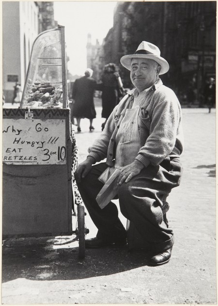 Pretzel Seller (x1990-213)