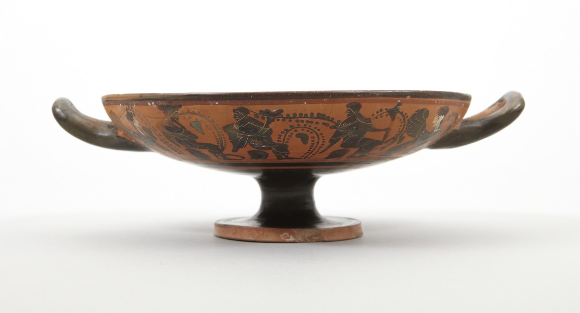 Black-figure kylix: Dionysos/Bearded Men/Youth (y164)