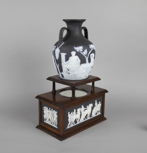 Copy Of The Portland Vase On Sarcophagus Stand Y1975 14 A B