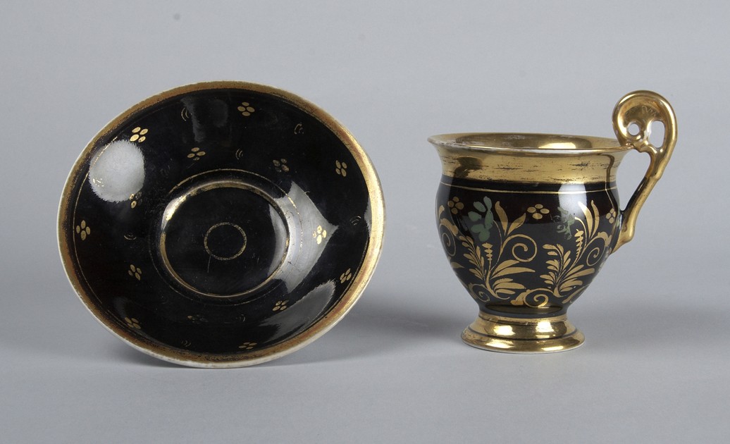 Cup and Saucer (y946 ab)